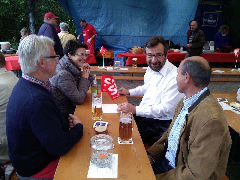 Köschings Bürgermeisterin mit Lokalpolitikern