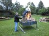 MdL Hans-Joachim Werner beim Anzünden des Sonnwendfeuers
