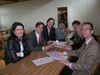 Florian Pronold im Gespräch mit Vertretern der Bürgerinitiative.